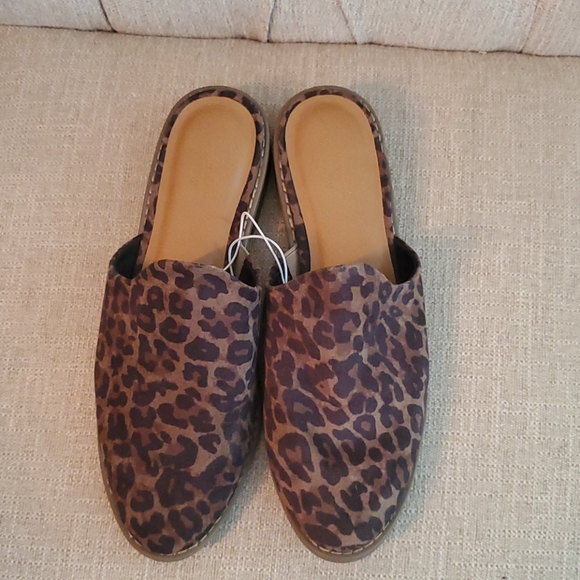 🌺 Cute Slip on Flats - Picture 1 of 4